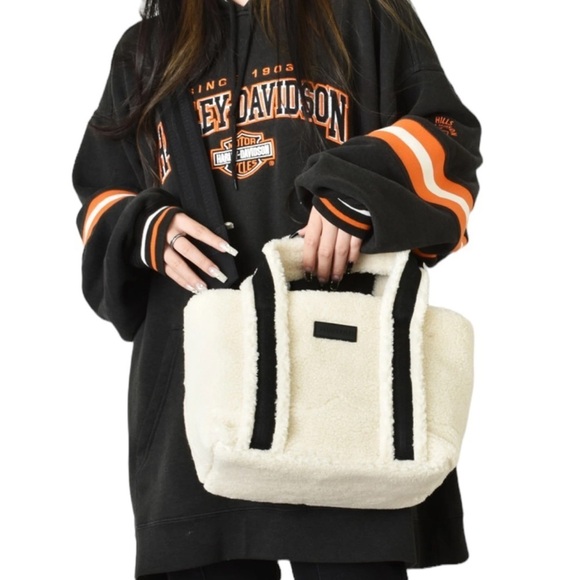 Hunter Wanderer Sherpa Mini Tote Bag White Faux Fur - Picture 9 of 17